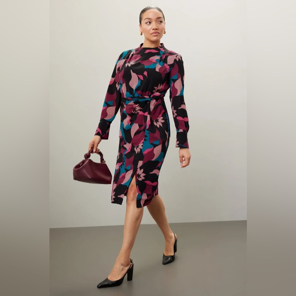 Long Sleeve Floral Sheath Dress in Black and Pink
